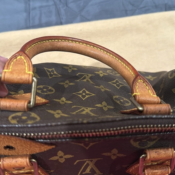 Authentic speedy 25 monogram comes with dust bag - Picture 9 of 11